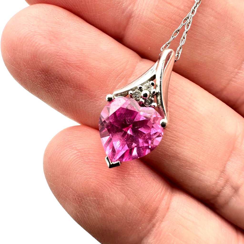 10k White Gold Womens Pink Cubic Zirconia Heart Pendant Chain Necklace 2.2 Grams